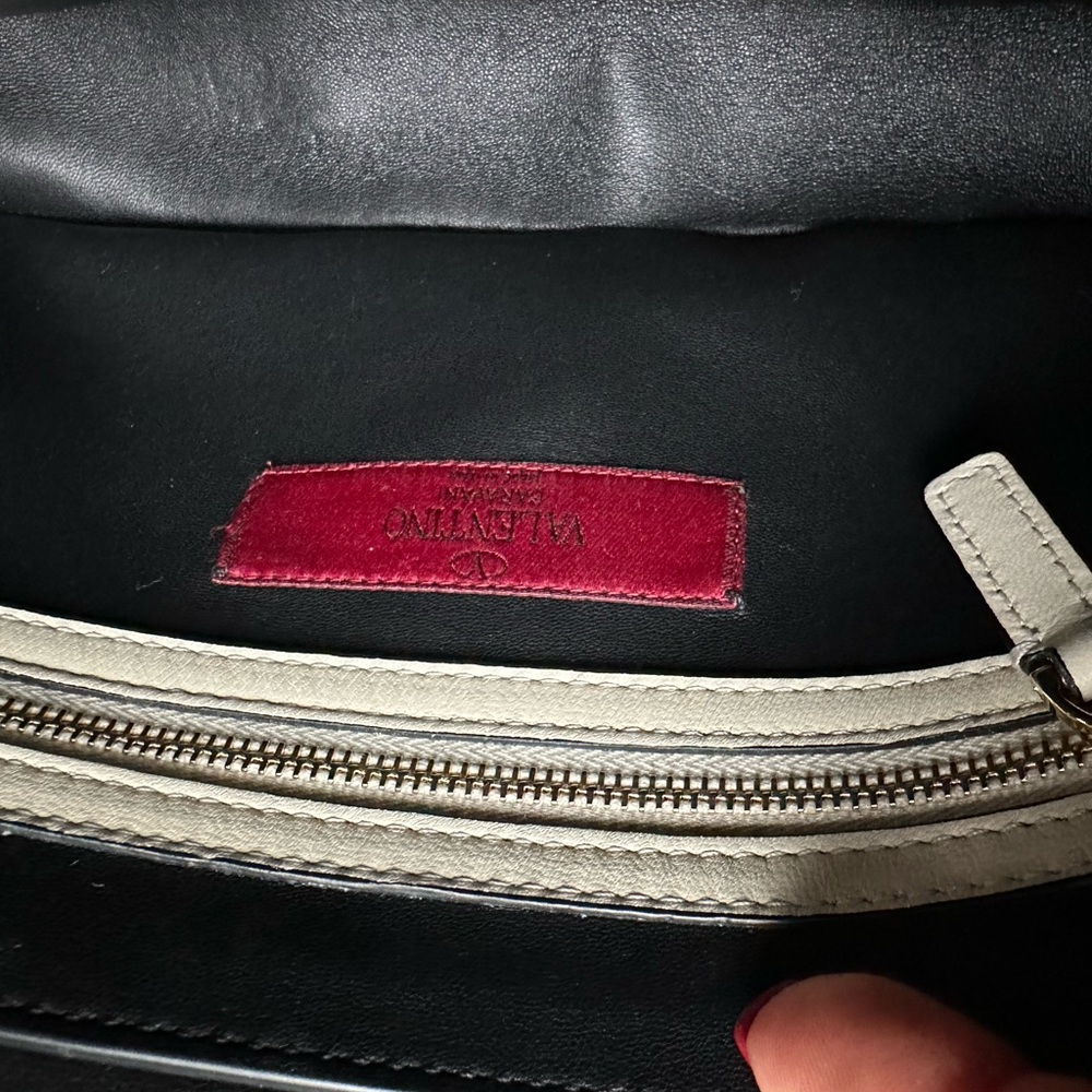 Valentino  Rockstud  Bag 🖤🤍 - Picture 12 of 16